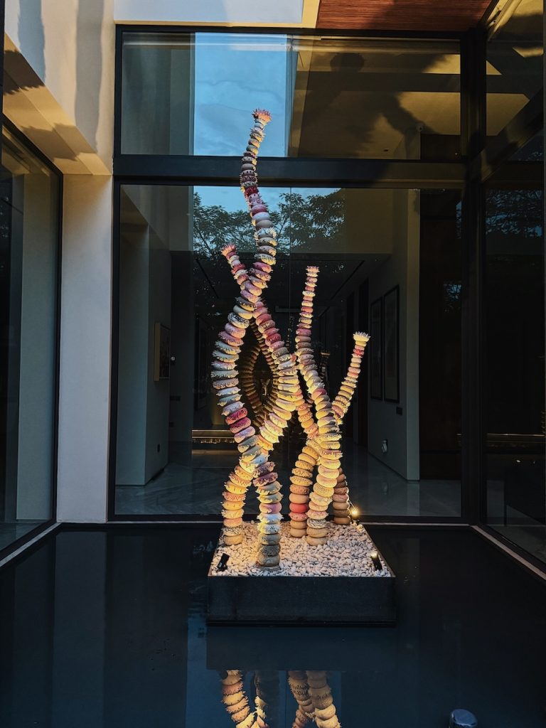 Beautiul Life Indonesian Various Stoneware 100 x 100 x 270 cm 2025 Night (3)