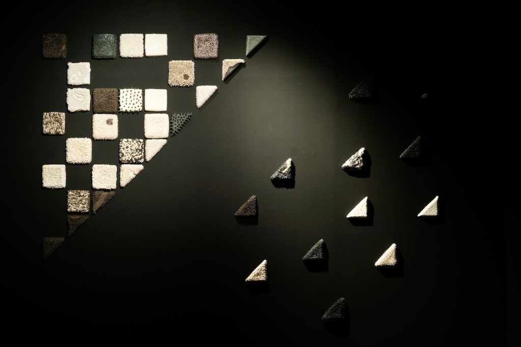 Little Bit Habit Cahaya Bayang Black and White Ver.Indonesian Various Stoneware Variable Dimension 2022