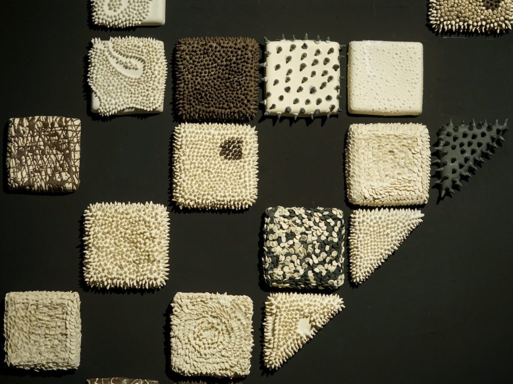 Little Bit Habit Cahaya Bayang Black and White Ver.Indonesian Various Stoneware Variable Dimension 2022 (3)