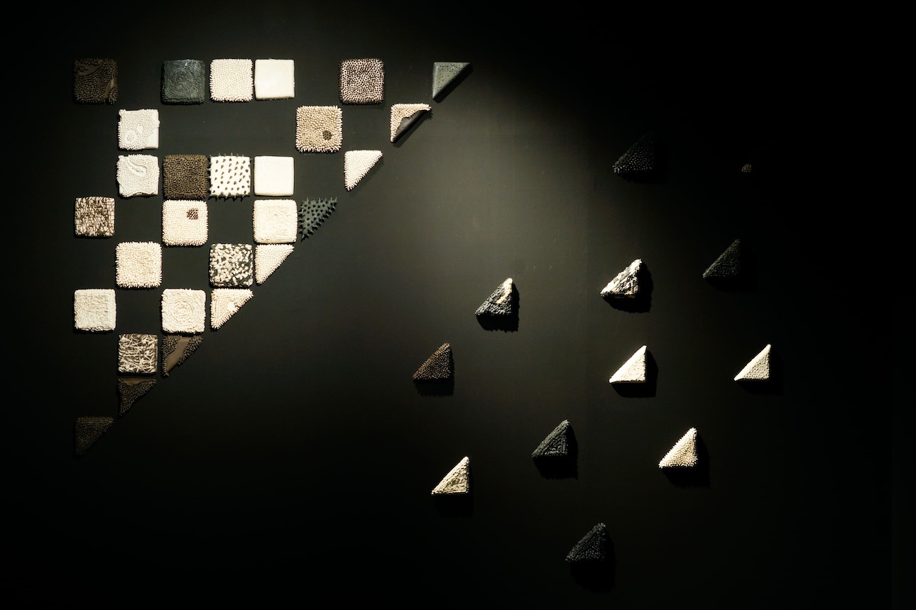 Little Bit Habit Cahaya Bayang Black and White Ver.Indonesian Various Stoneware Variable Dimension 2022