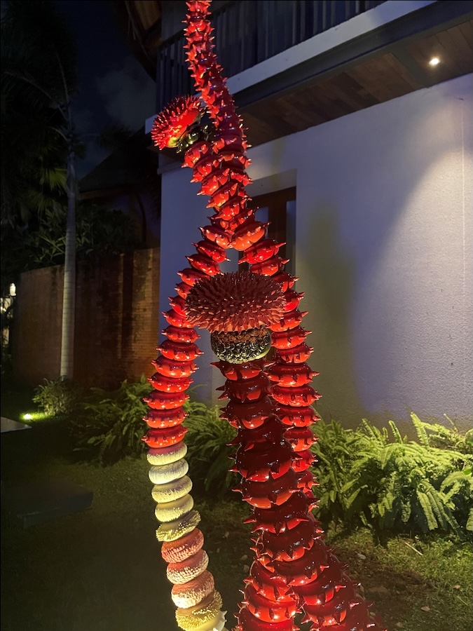 Living on The Virtue, Golden luster on overglazed celenium porcelain, 100 x 100 x 230 2024 (3)