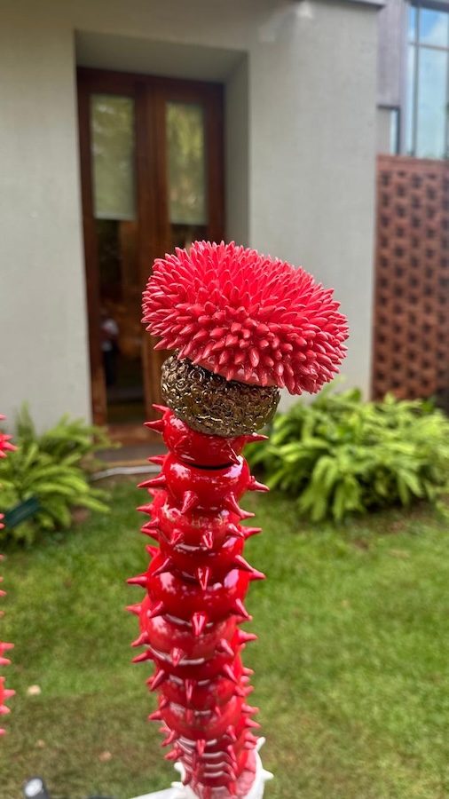 Living on The Virtue, Golden luster on overglazed celenium porcelain, 100 x 100 x 230 2024 (5)